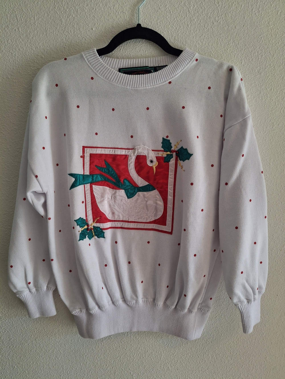 Vintage Cottagecore 80s 90s Swan Goose Sweatshirt with Red and Green Holiday